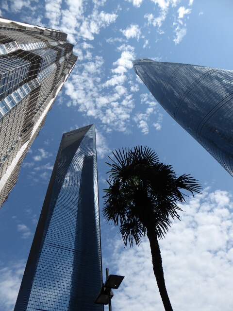 Blue sky day in Shanghai wth the world's 2nd highest building
