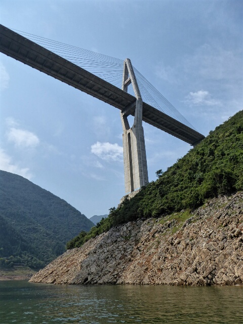 New bridge across Shennong Stream