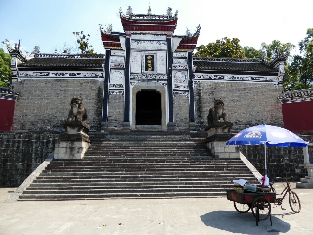 Temple near Three Gorges Dam