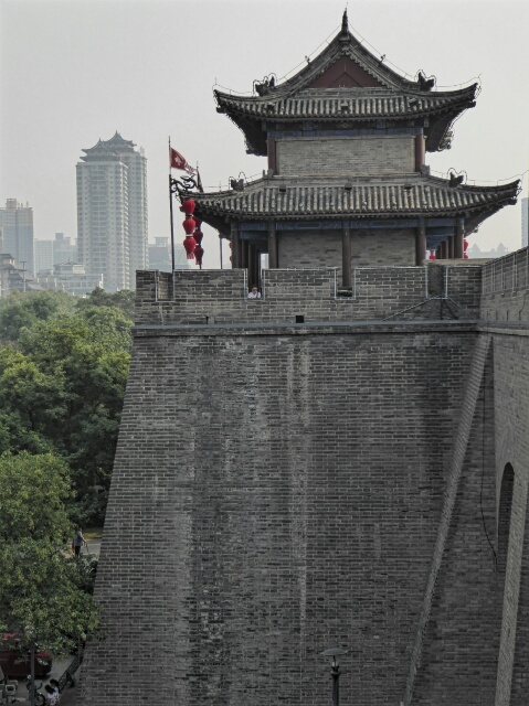 Xi'an has the best preserved ancient city wall in the world - 13.7 km around