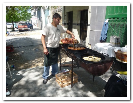 Feria de Mataderos - cooking chorizo