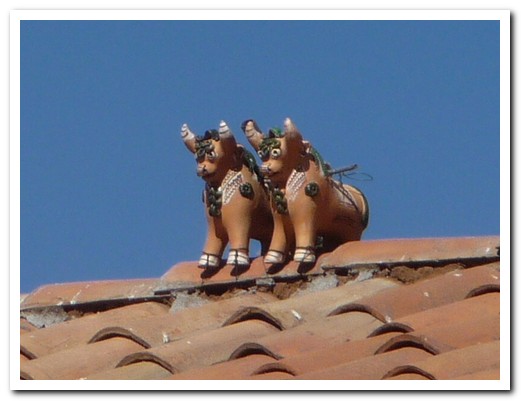 Ceramic bulls on the roof to say thank you to the Mother Earth