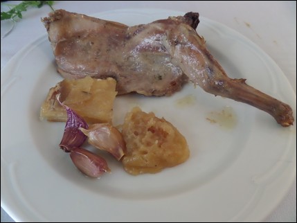 Conejo confitado con manzana - Girona